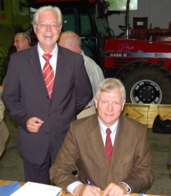 Albert Glöckner mit Landwirtschafsminister Eckhard Uhlenberg