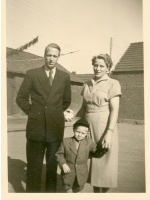Albert Glöckner mit den Eltern (1952)